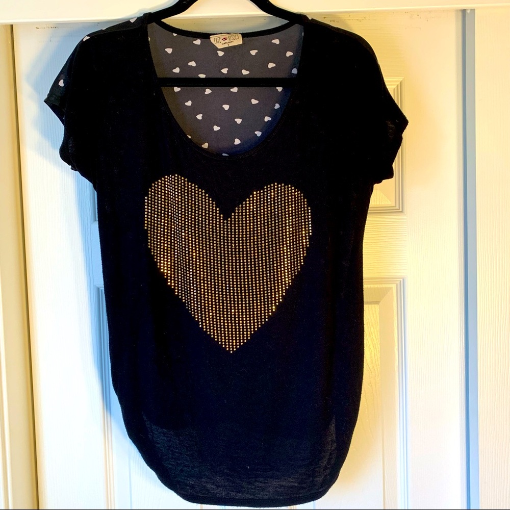 Free Kisses Heart Appliqué Maternity tee